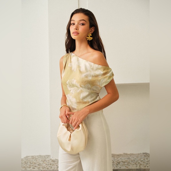 Commense Tops - Silky yellow gold floral top M cc11